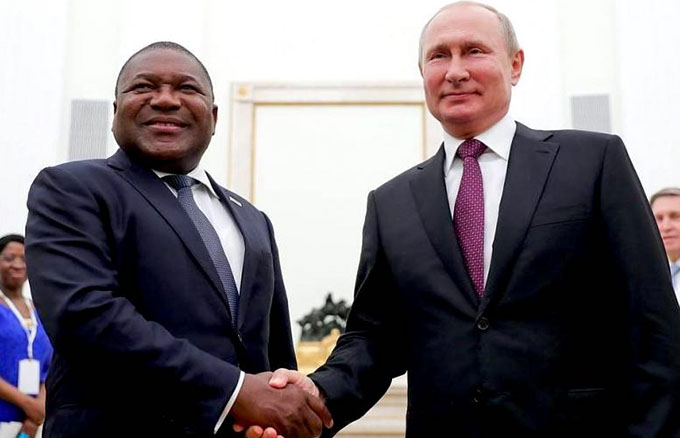  Nyusi admite negociar com Rússia conversão de dívida em investimento