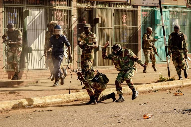  Polícia zimbabweana detem 39 observadores eleitorais