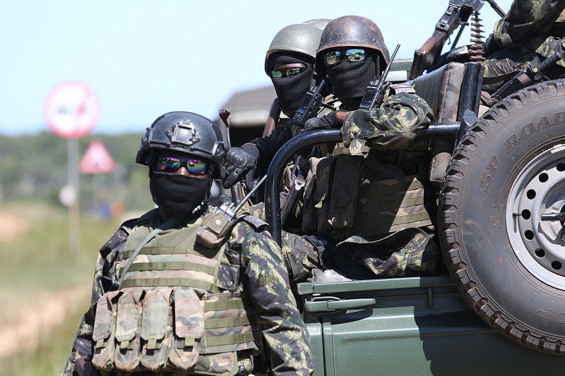 Militares tomam o poder em Madagáscar após a destituição do Presidente Rajoelina