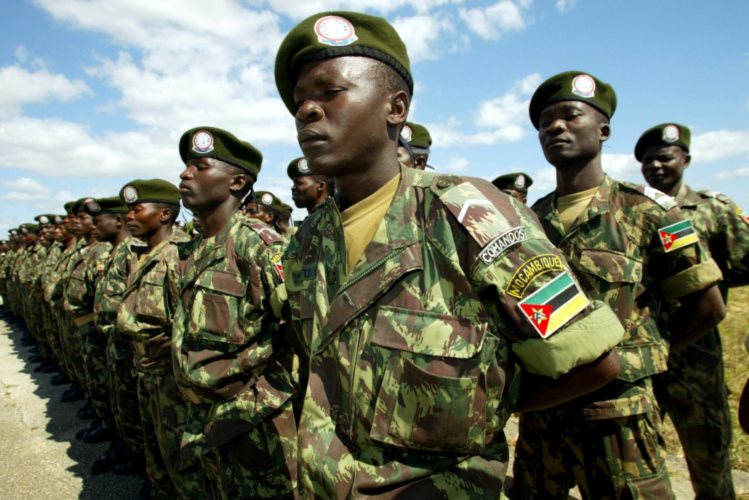 Militares intensificam combate a supostos grupos de terroristas em Macomia na província de Cabo Delgado
