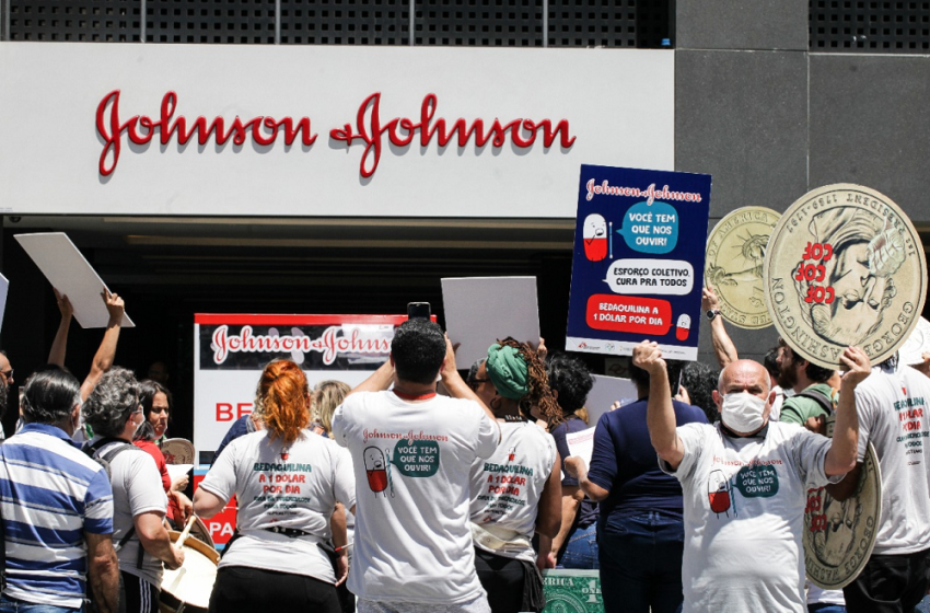 Johnson & Johnson em tribunal por o seu pó talco de bebés causar cancro