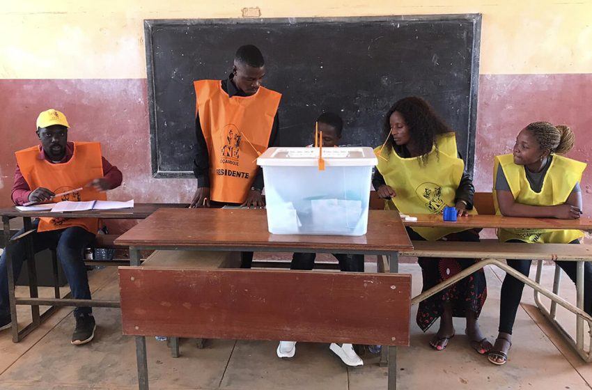  Arthur Peter Mutharika toma posse como sétimo Presidente do Malawi